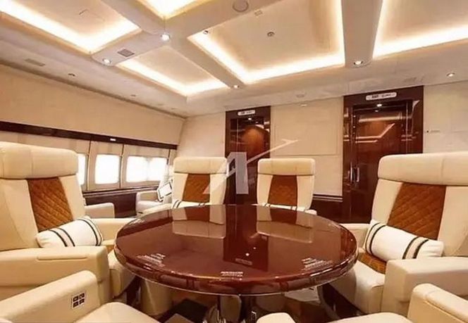 Luksusowy samolot Trumpa! Złote ściany, luksus aż kapie!