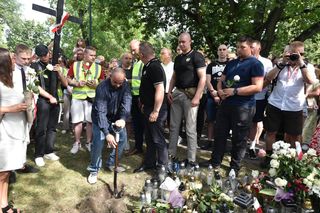 Marsz Milczenia dla Klaudii w Toruniu. „Niech nasza cisza przemówi głośniej niż słowa” [GALERIA]