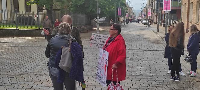 Protest kobiet "Ani jednej więcej!" w Kielcach (14 czerwca 2023)