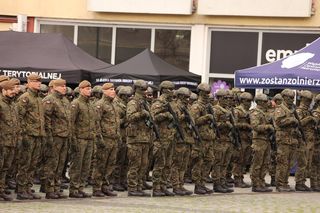 Przysięga Terytorialsów w Raciborzu: Defilada, pokaz uzbrojenia i wojskowa grochówka!