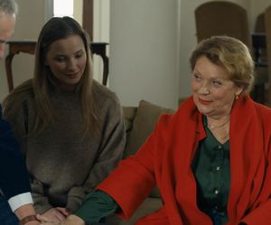 Barwy szczęścia, odcinek 3173. Andrzej (Leon Charewicz), Sofia (Valeri Gouliaeva), Józefina (Elżbieta Jarosik) 