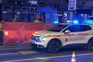 Dramat w Śródmieściu. Pieszy wpadł pod tramwaj