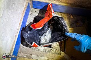  Zarabiali na prostytucji. Policja rozbiła gang. Znaleziono broń, amunicję i narkotyki