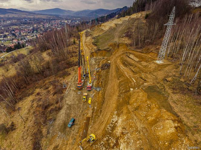 Drążenie tuneli na budowie S1 pomiędzy Milówką a Przybędzą