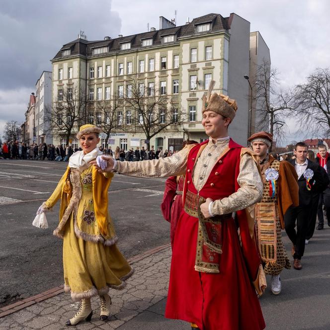 Maturzyści z Zabrza zatańczyli poloneza