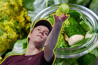 Sekretny napój, którego najlepszy tenisista świata używa przeciwko skurczom. Każdy Polak to zna