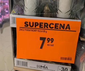 Promocje na Wszystkich Świętych w Biedronce. Wkłady do zniczy gratis