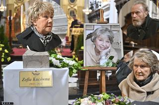 Pogrzeb Zofii Kucówny. Gwiazdy pożegnały aktorkę na cmentarzu. Zapis relacji