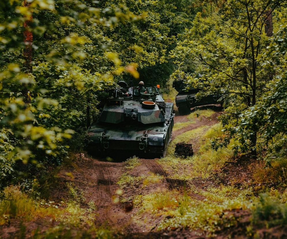„Z garaży w teren”. Czołgi Abrams M1A2 SEPv3 już na ćwiczeniach