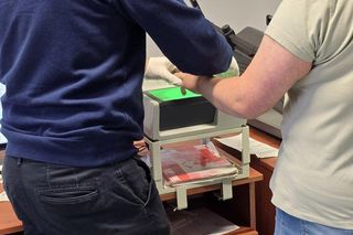 Przywiązała psa do płotu i zostawiła. Suczka umierała w męczarniach. Szokujące tłumaczenie właścicielki