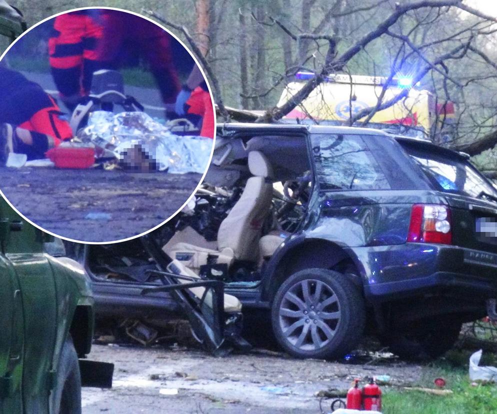 Range Rover roztrzaskał się na drzewie, z auta została miazga. W wypadku zginęła młoda kobieta