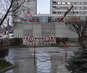 Szpecące betonowe ekrany akustyczne w Krakowie. Będą… obsadzone drzewami? ZIM komentuje