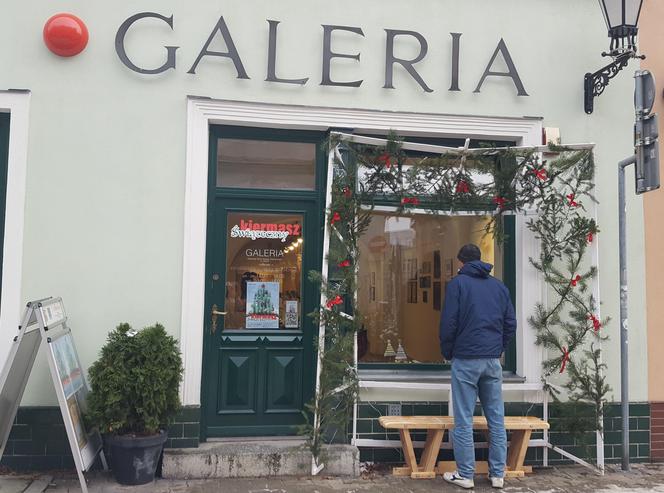 W Galerii MBWA w Lesznie trwa kiermasz świąteczny. Zobaczcie ile różności można tam kupić