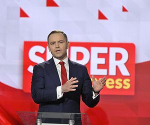 Karol Nawrocki ma tatuaż na klatce piersiowej i na plecach. Najman apeluje, by kandydat pokazał je podczas debaty