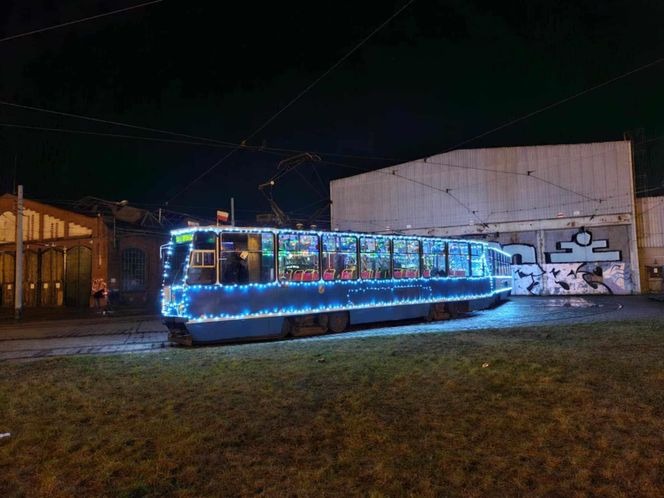 W tym tramwaju we Wrocławiu poczujesz magię świąt. To będzie magiczna podróż w czasie