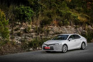 Hybrydowa Toyota Camry 2019