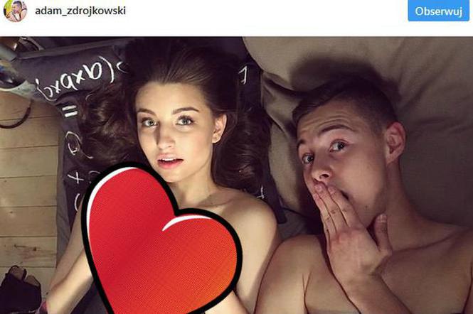 Adam Zdrójkowski i Julia Wieniawa w łóżku
