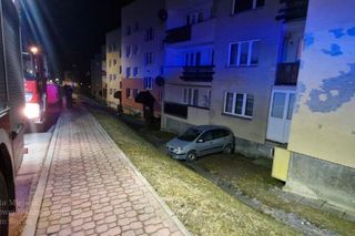 Krynica-Zdrój. Samochód dosłownie zaparkował pod samym oknem. Co tam się stało?!