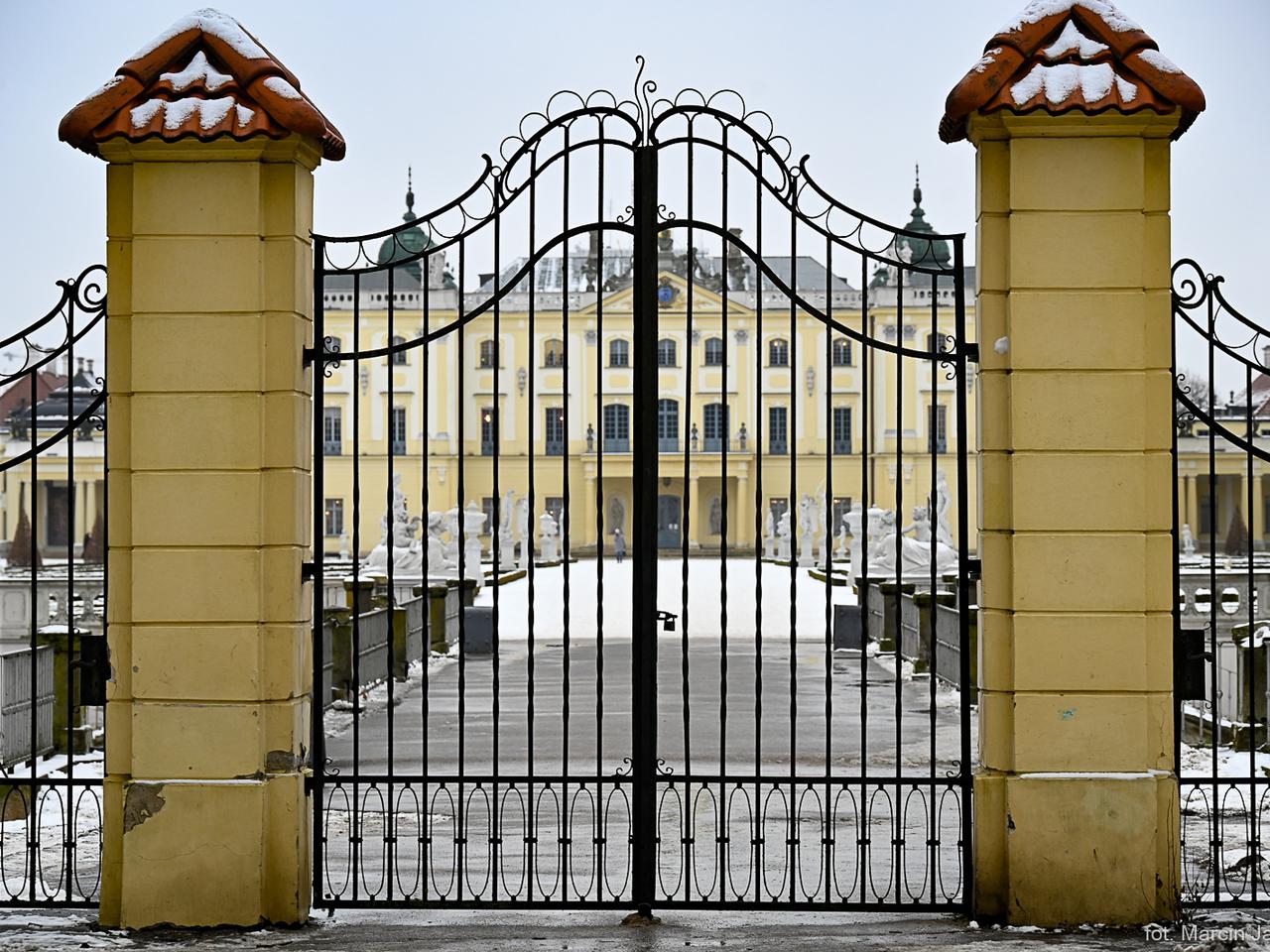 Brama do ogrodu Branickich w Białymstoku zamknięta na długo