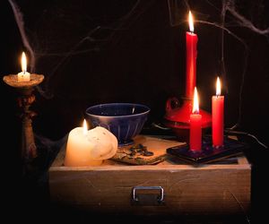 Jak lać wosk w Andrzejki? Pomysły na andrzejkowe wróżby