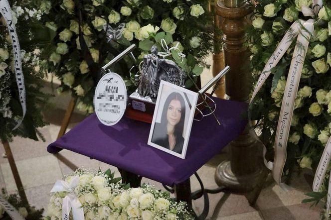 Tłumy na pogrzebie tragicznie zmarłej Mai. Kościół w Działdowie wypełniony po brzegi