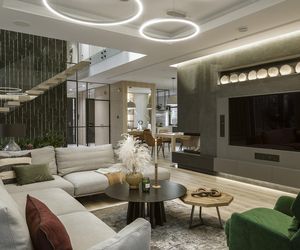 Dom w stylu quiet luxury. Subtelny luksus w leśnej scenerii