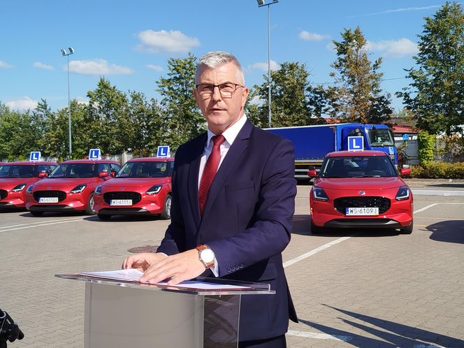 Siedlecki WORD wymienił starą flotę pojazdów egzaminacyjnych na nowe samochody marki Suzuki Swift