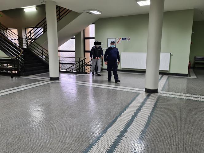 Dostawca pieczywa skatowany na śmierć bejsbolem w Jaworniku Polskim. Sąd skazał Adama Sz. na dożywocie [ZDJĘCIA]