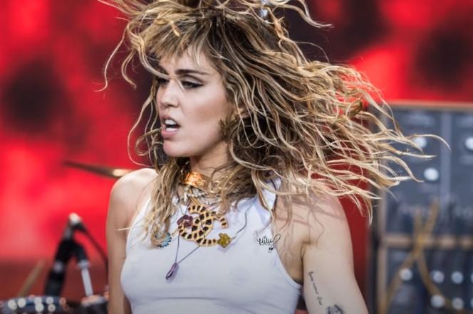 Miley Cyrus ujawnia gości na płycie z piosenkami Metalliki. Jest spore zaskoczenie