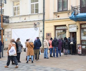 Kolejki po pączki w tłusty czwartek w Lublinie