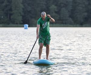 Poseł Poncyljusz szaleje w Olsztynie na SUPie