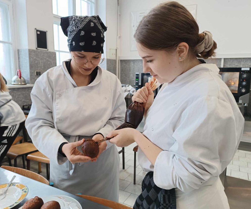 Pączki, róże karnawałowe i faworki. Tak wyglądał tłusty czwartek w grudziądzkim Gastronomiku