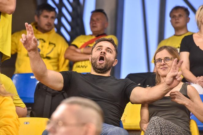 Sektor gości podczas finału PGE Ekstraligi. Zdjęcia kibiców Orlen Oil Motoru Lublin z Motoareny w Toruniu
