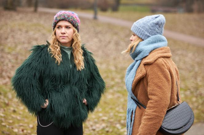 Mecenas Porada. Zośka Krawczyk (Magdalena Wróbel), Kasia (Aleksandra Domańska)
