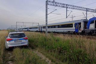 Policjanci pomogli pasażerom