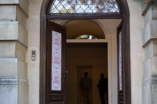 Wejście do zabytkowej Willi Gawrońskich 