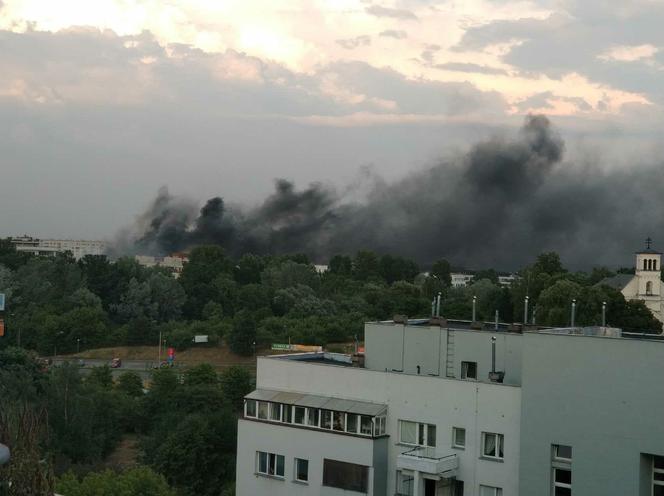 Pożar bloku w Warszawie