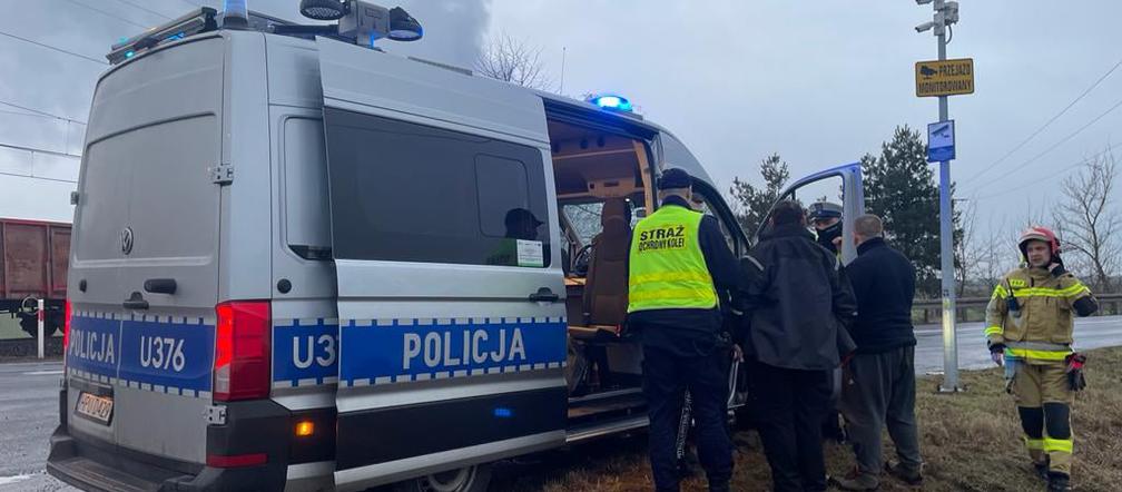 Zderzenie lawety z pociągiem koło Gniezna! Pojazdy stanęły w płomieniach 