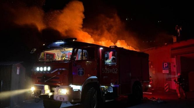 Remiza OSP Hel zniszczona w pożarze. Ruszyła zbiórka