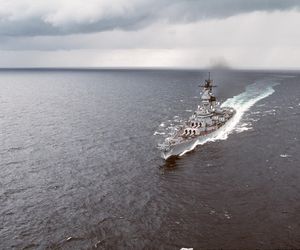 Trump rozważa powrót pancerników do US Navy. Czy era wielkich dział wróci na ocean?