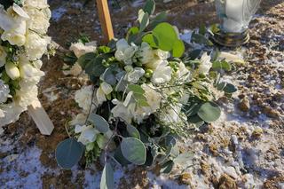 Grób młodziutkiej chórzystki Joli tonie w kwiatach