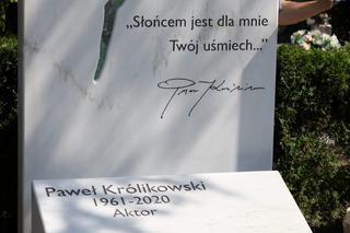 Nowy grób Pawła Królikowskiego na Powązkach Wojskowych