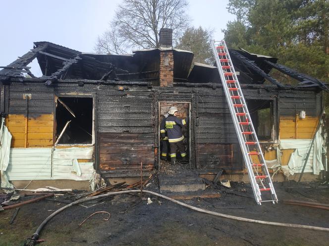 Potworny pożar domu w Majdanie. Dwie osoby nie żyją