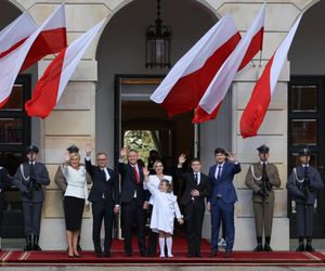 Uroczyste wejście Pary Prezydenckiej do Pałacu Prezydenckiego. Przemarsz ulicami Warszawy