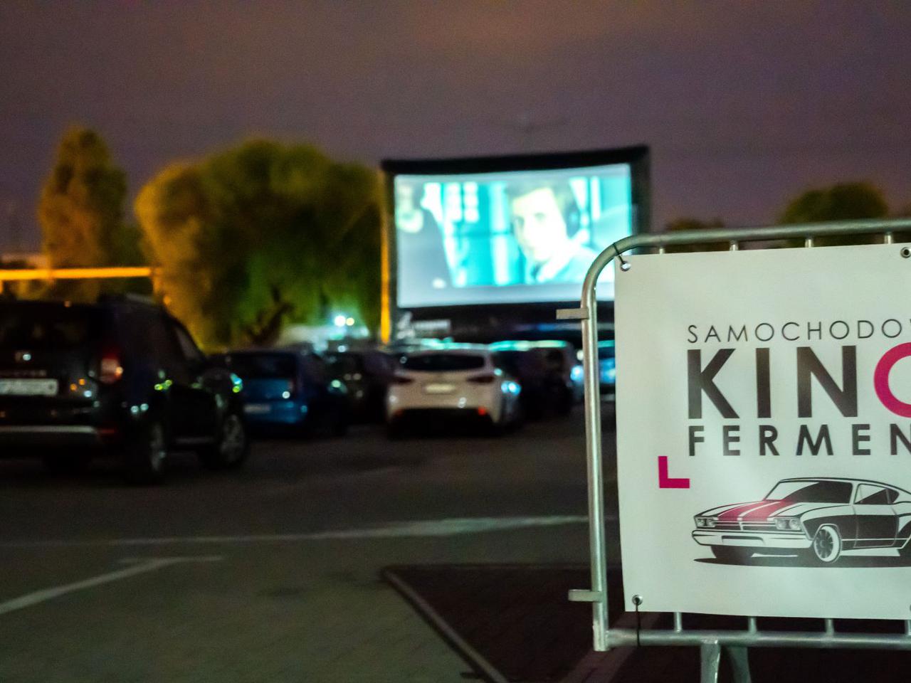 Poznań: Kino samochodowe Ferment coraz popularniejsze! [REPERTUAR 19-25.06.2020]