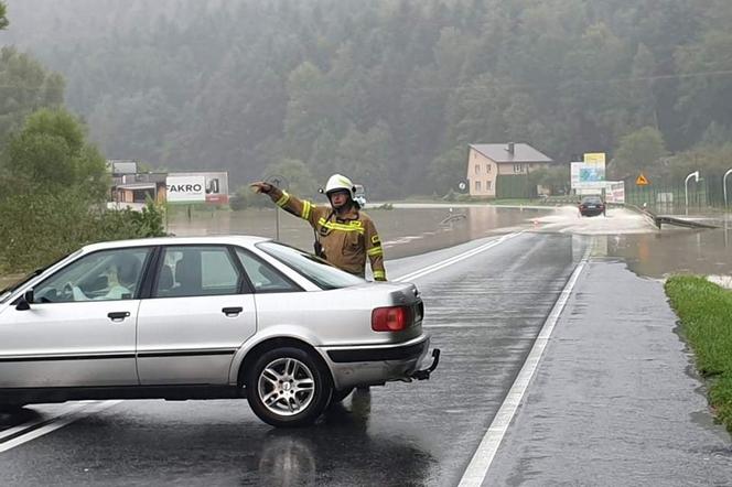 Krajowa 75-ka zalana! Drogą nie da się przejechać. Sprawdź objazd