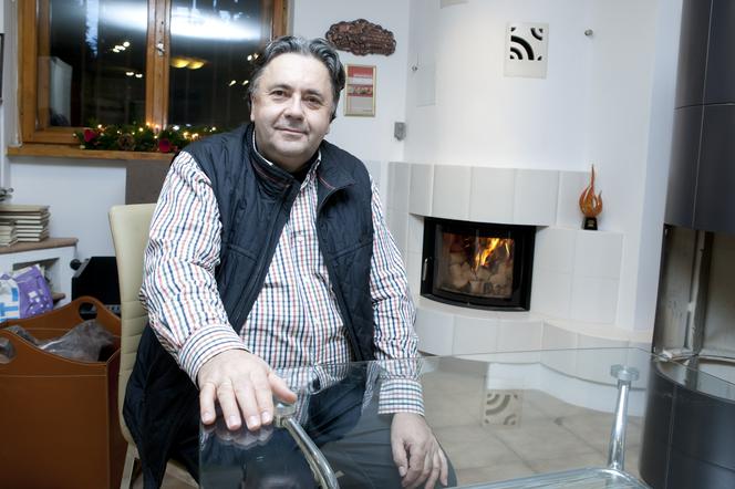 ZAKAŻĄ PALENIA DREWNEM.