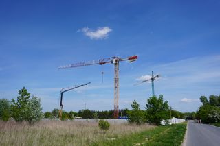 Budowa osiedla Mistrzów Olimpijskich pod Warszawą. Udziałowcem Robert Lewandowski. Maj 2025