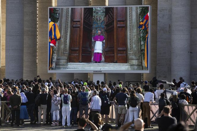 Tłumy na placu św. Piotra
