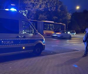 Miejski autobus potrącił pieszą na Gocławiu. Poszkodowana trafiła do szpitala